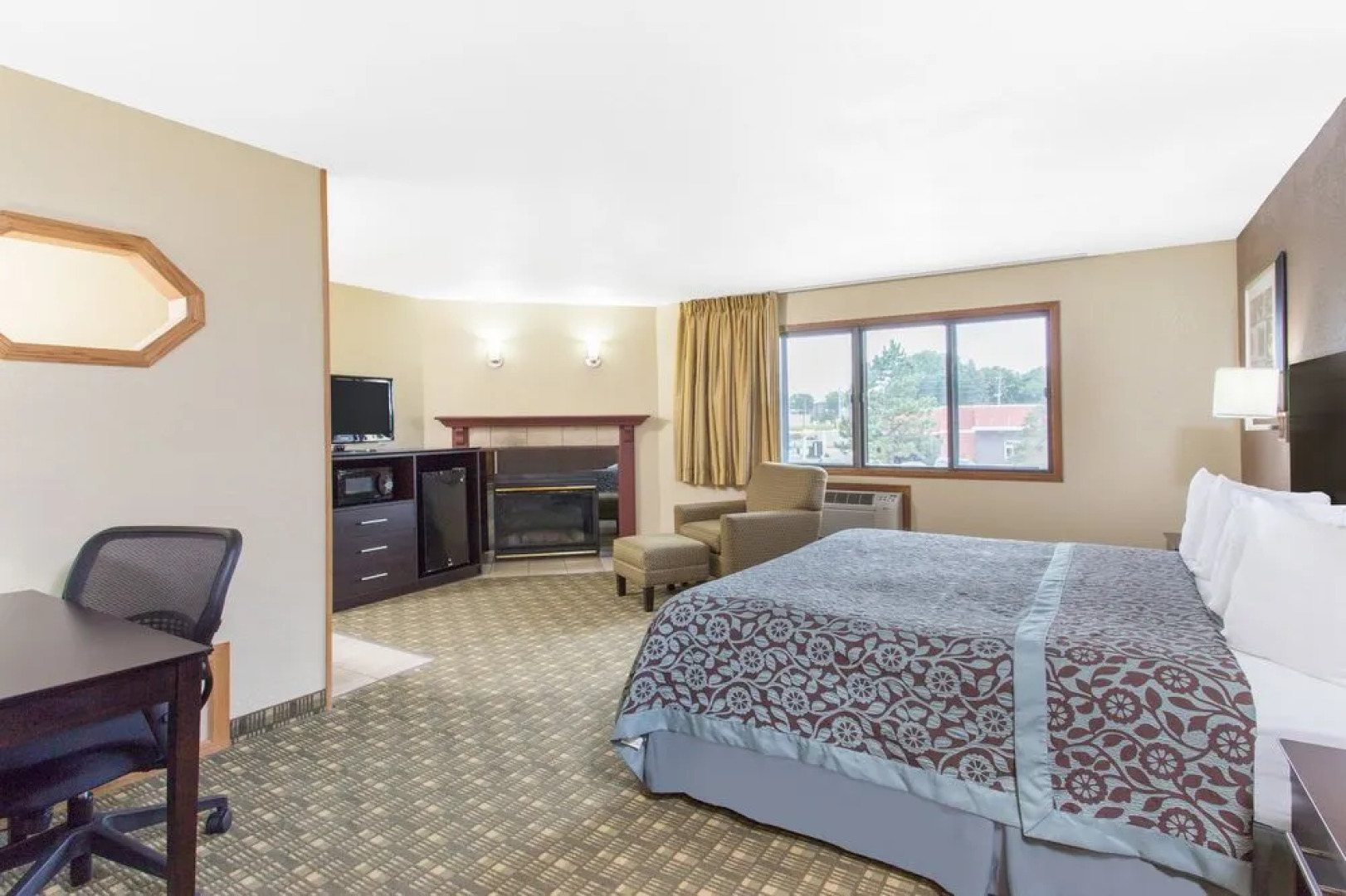 Days Inn & Suites Waterloo