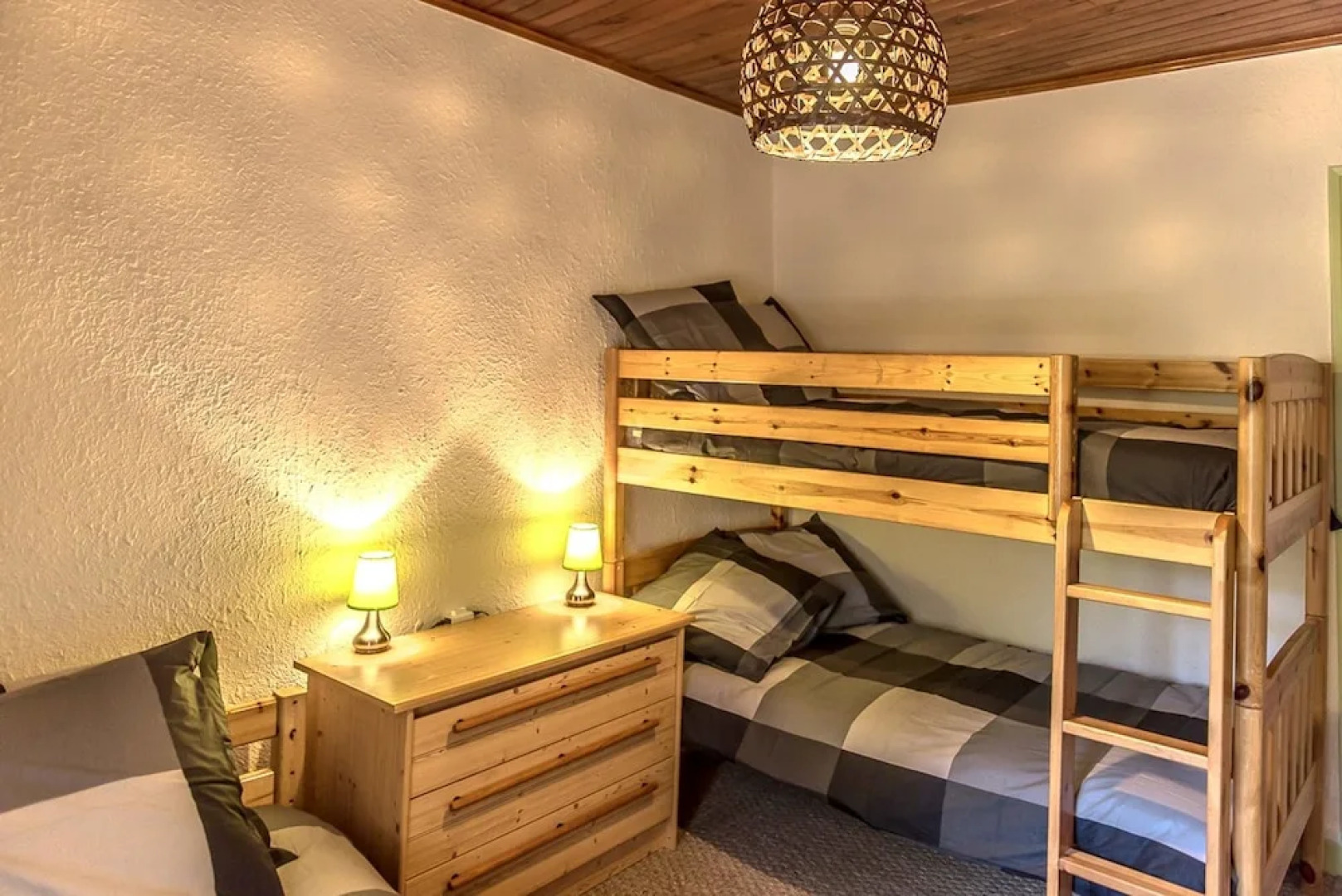 House With 4 Bedrooms in Saint-priest, With Enclosed Garden and Wifi