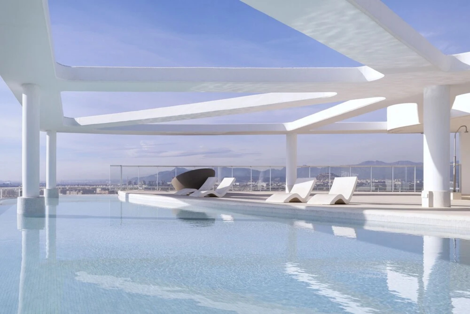 Gran Canet 2BR - Sea Views, Pools & Gym