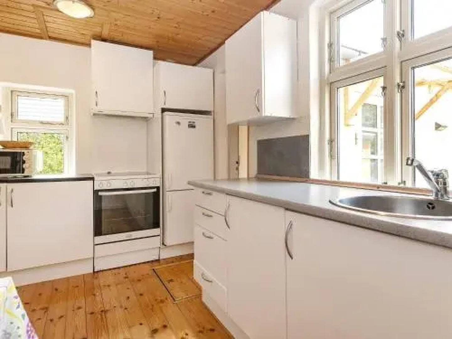 Scenic Retreat With Fireplace & Terrace