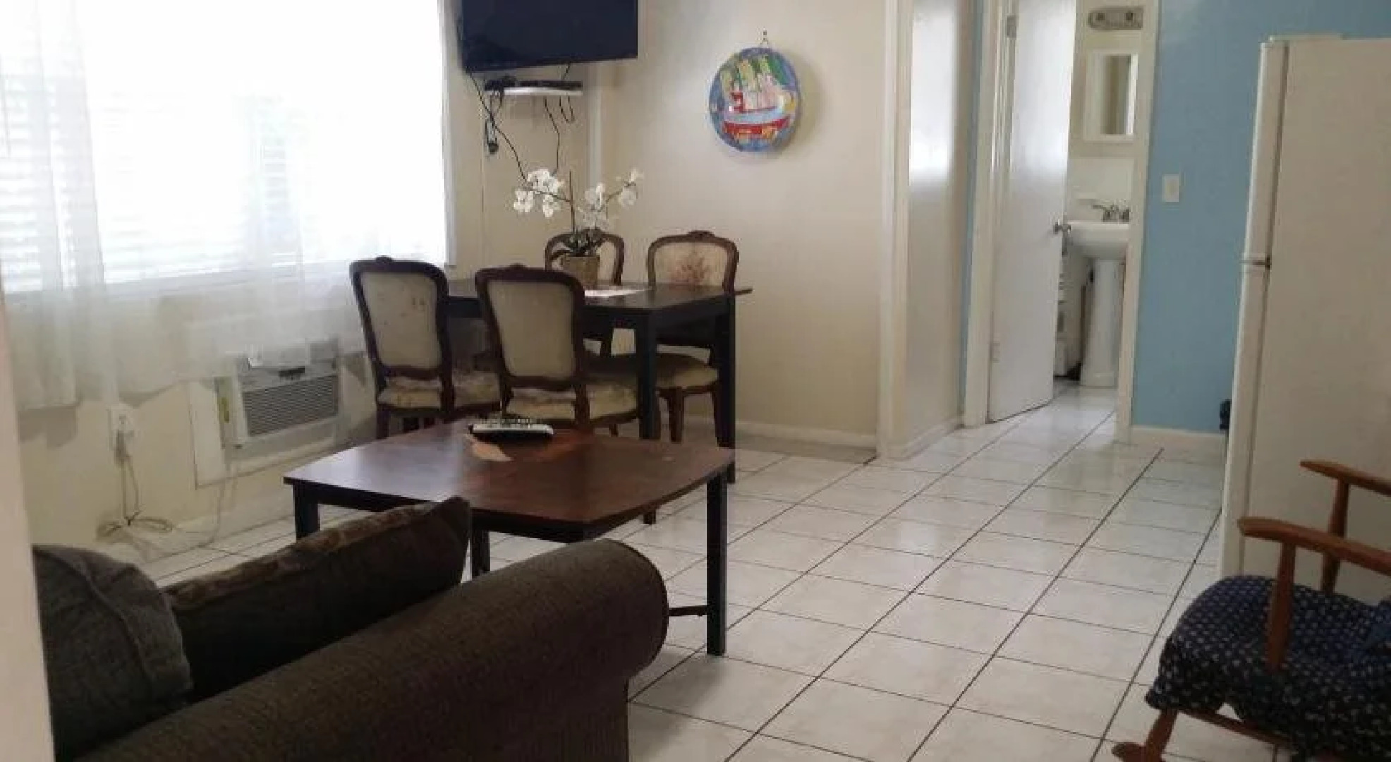 Eamon James Apartments & Suites