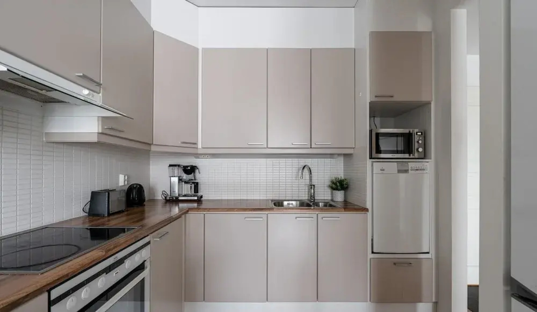 Homelike 1BR with Sauna, Free Parking & Balcony