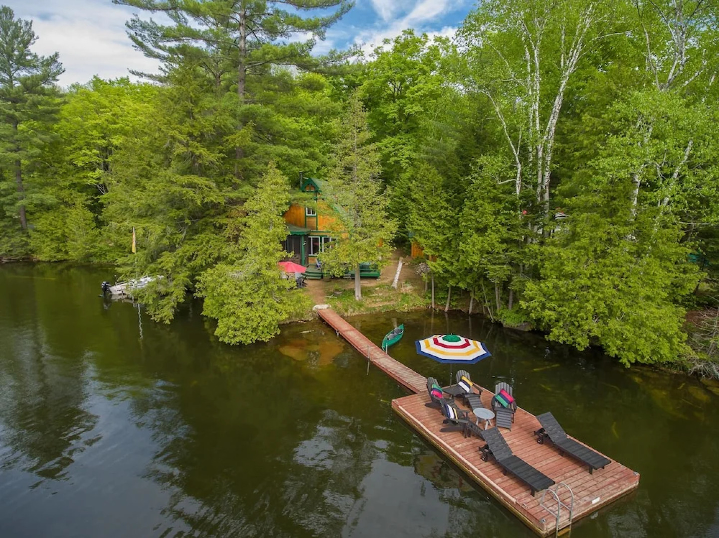 Stornoway is a Gorgeous cottage just 5 ft from White Lake!