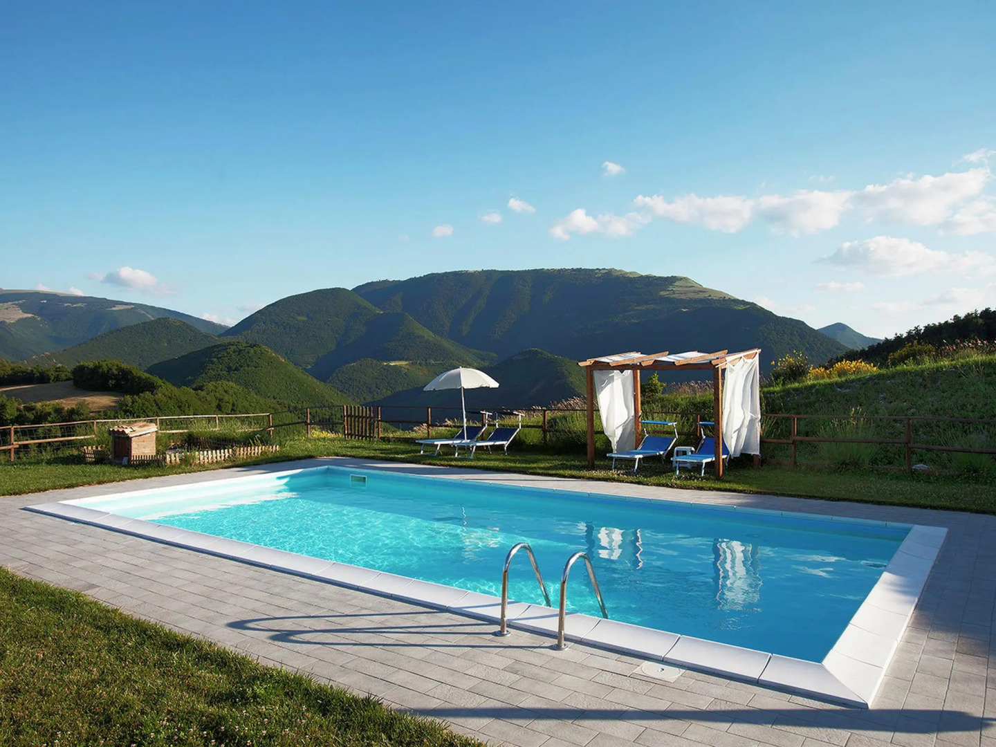 Farmhouse With a Magnificent Panorama, Swimming Pool, Near Cagli