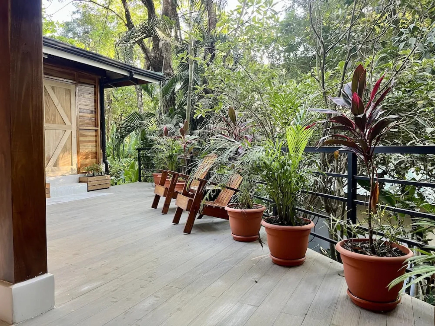 Makanas Beach Bungalows