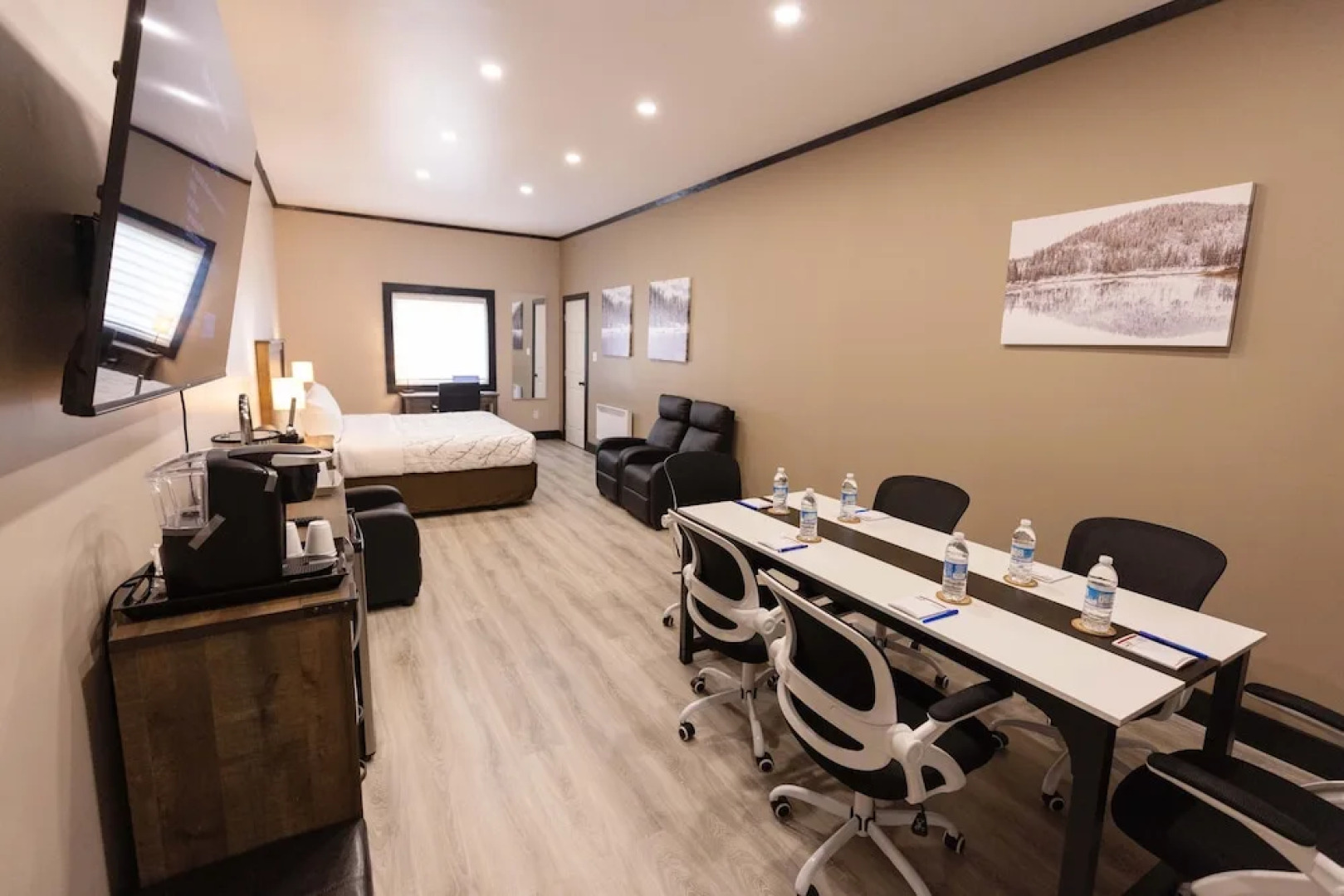 Motel 7 Inn & Suites