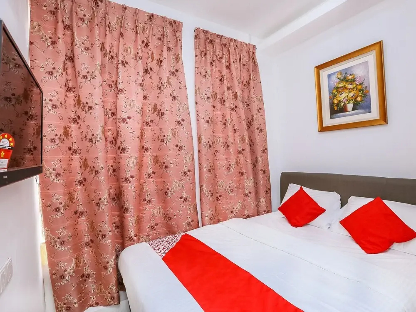 Roselyn Inn by OYO Rooms