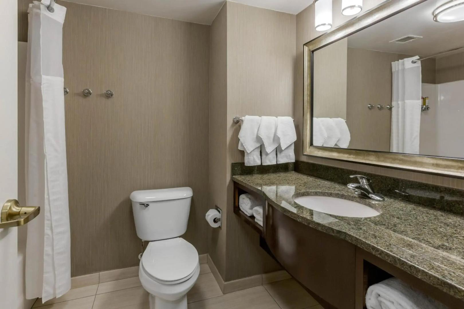 Comfort Inn & Suites Logan International Airport