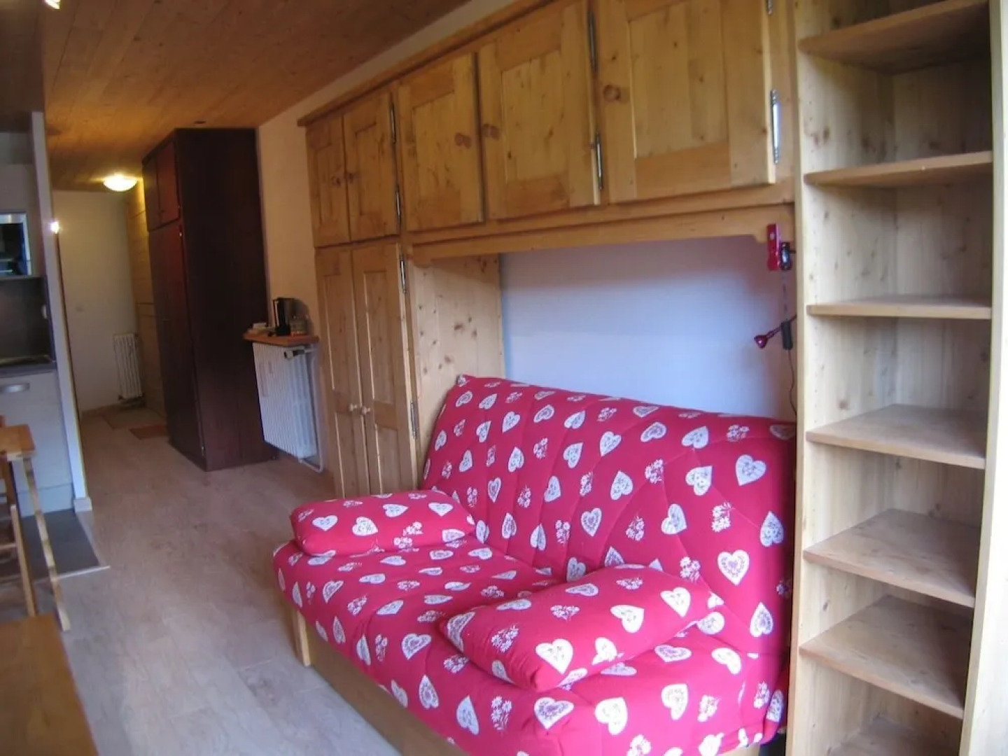 ARAVIS 16003 La Clusaz Skis aux pied