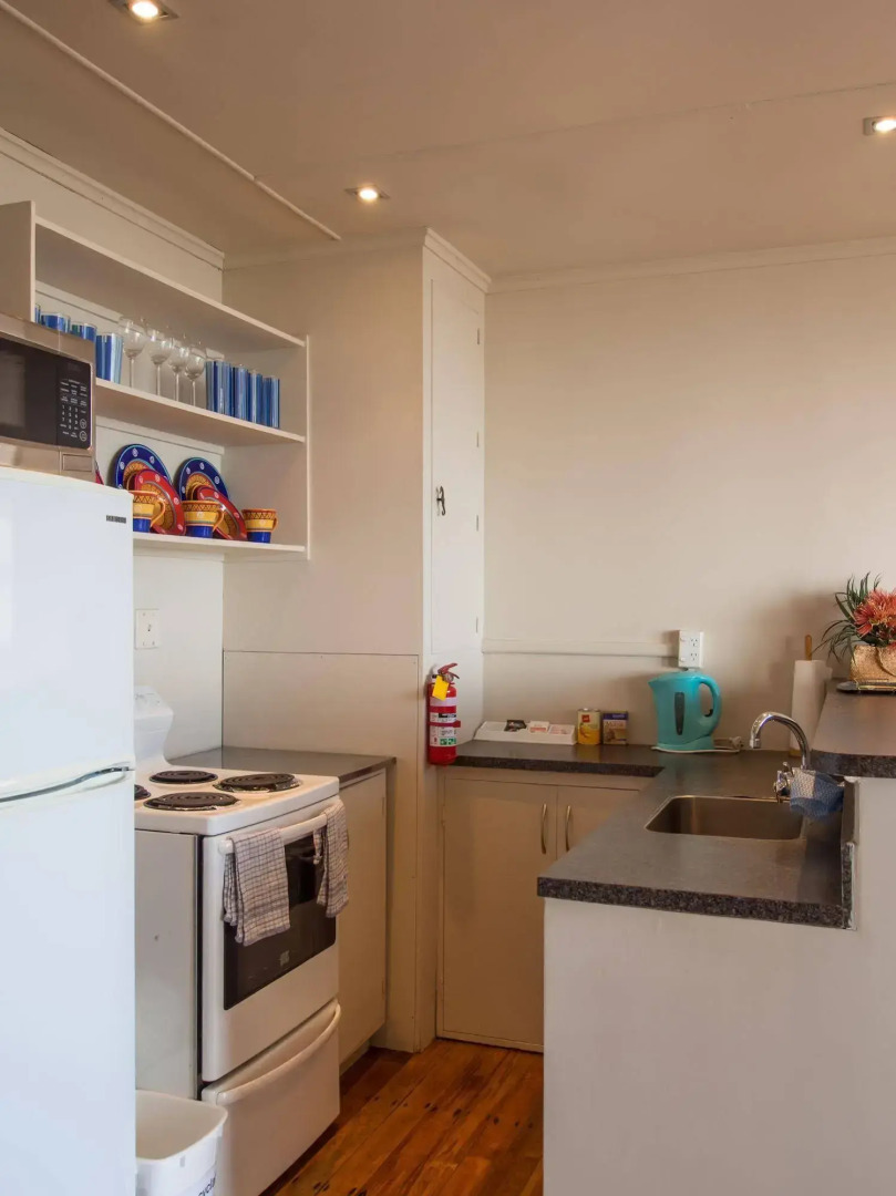 Cable Bay Stays – Golden Sand and Driftwood Beachfront Accommodation