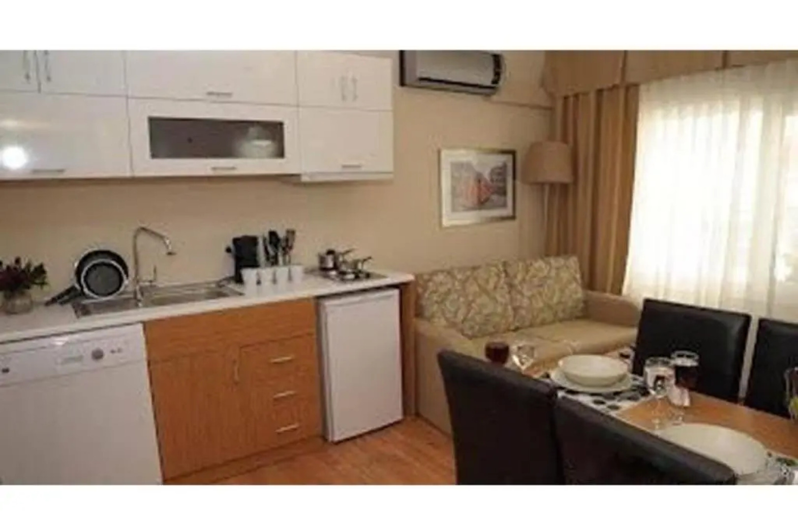 Three Apples Suites and Hotel