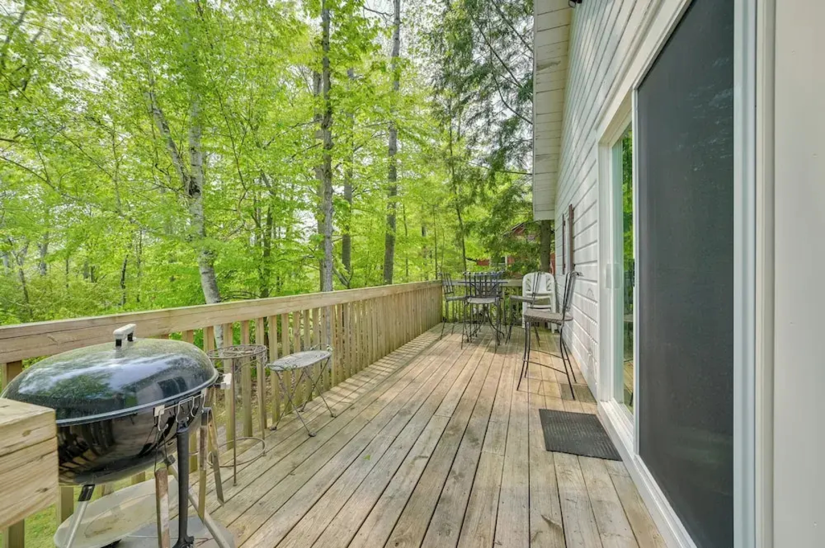 Cozy Carp Lake Cottage w/ Dock, Kayaks & Fire Pit