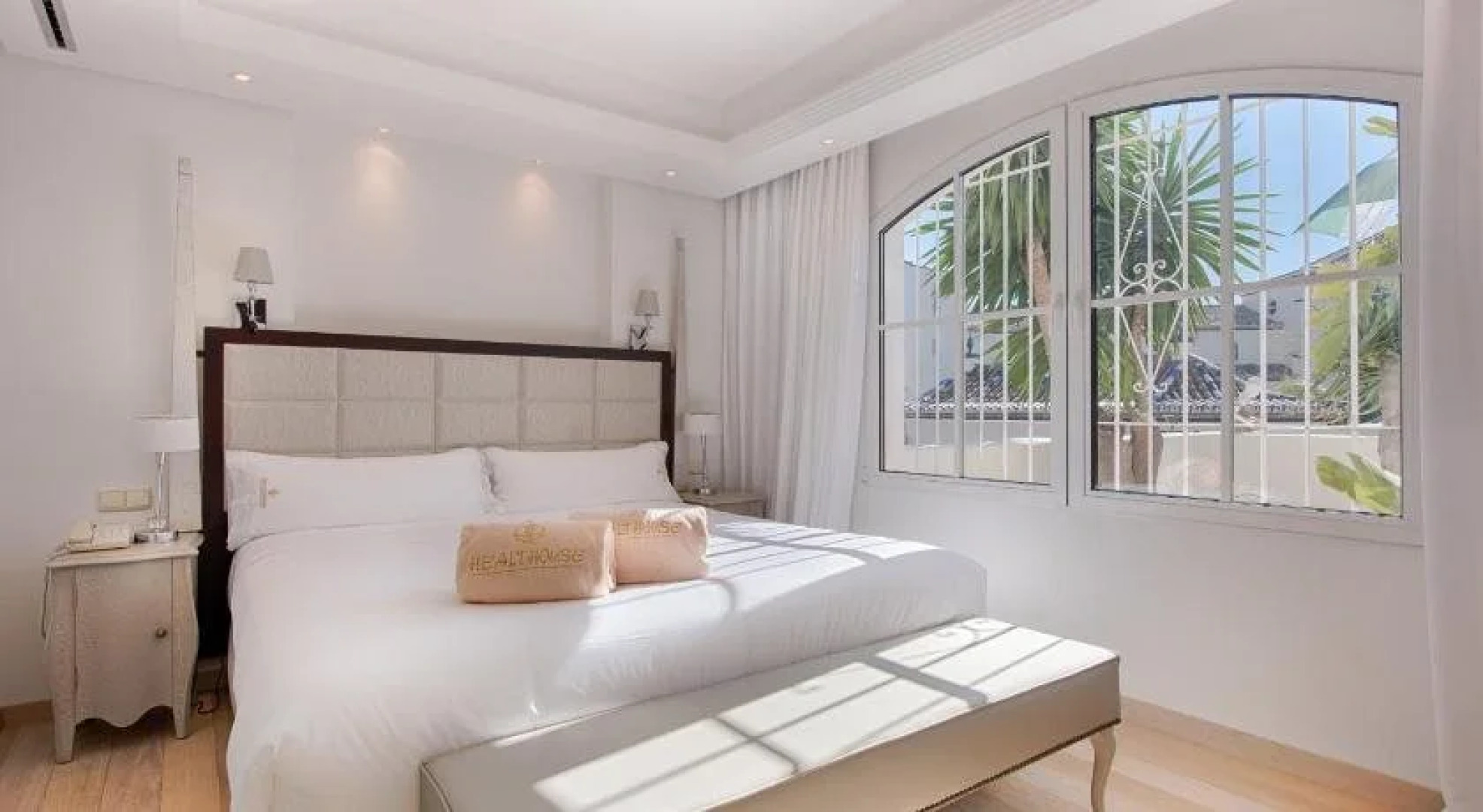 Healthouse Apartments