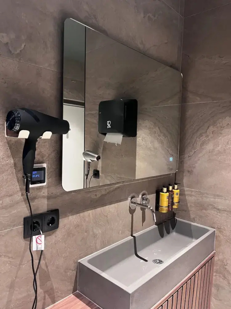 The Hyve Capsule hostel Amsterdam