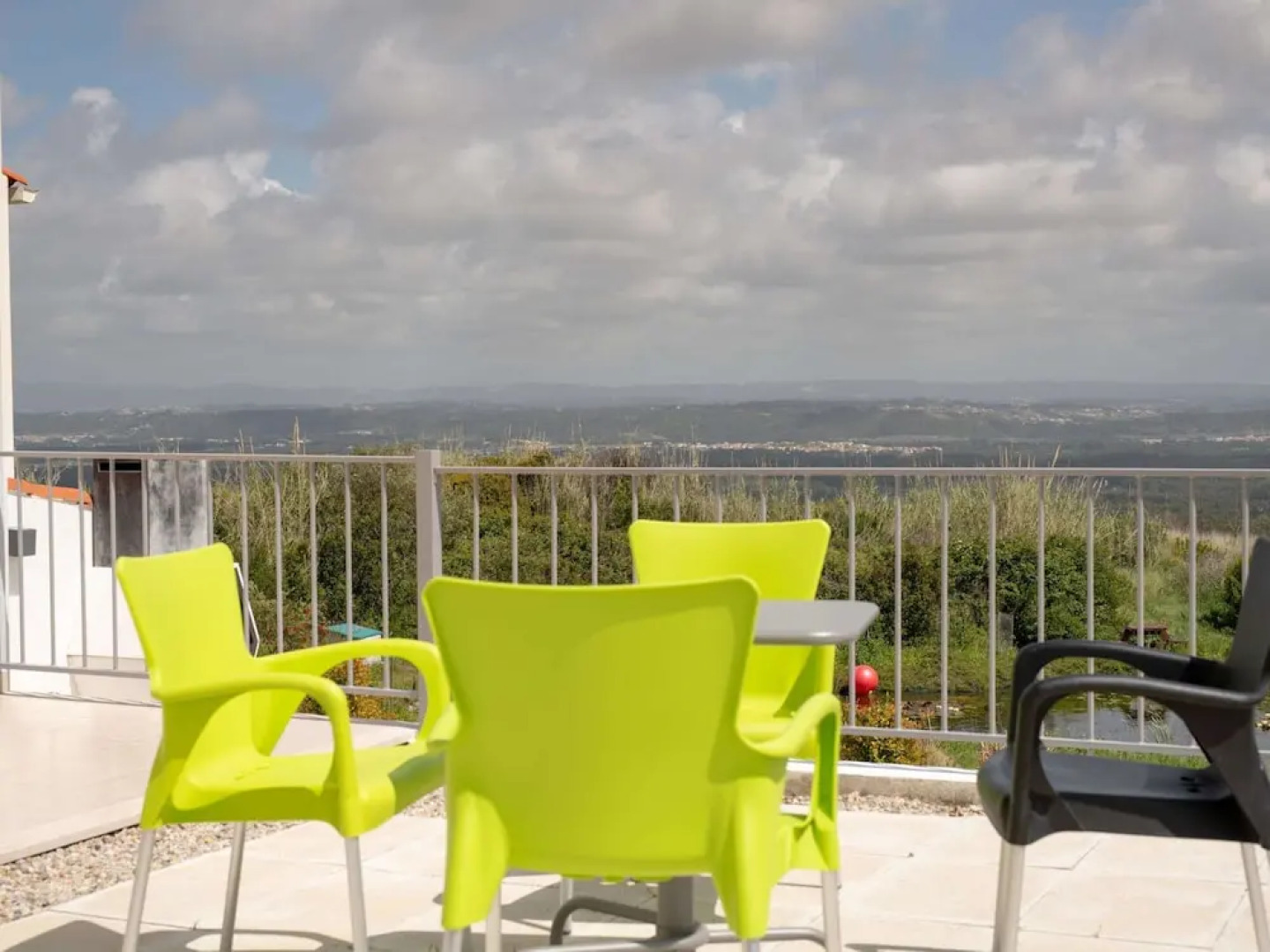 Oceanview Cliff Retreat