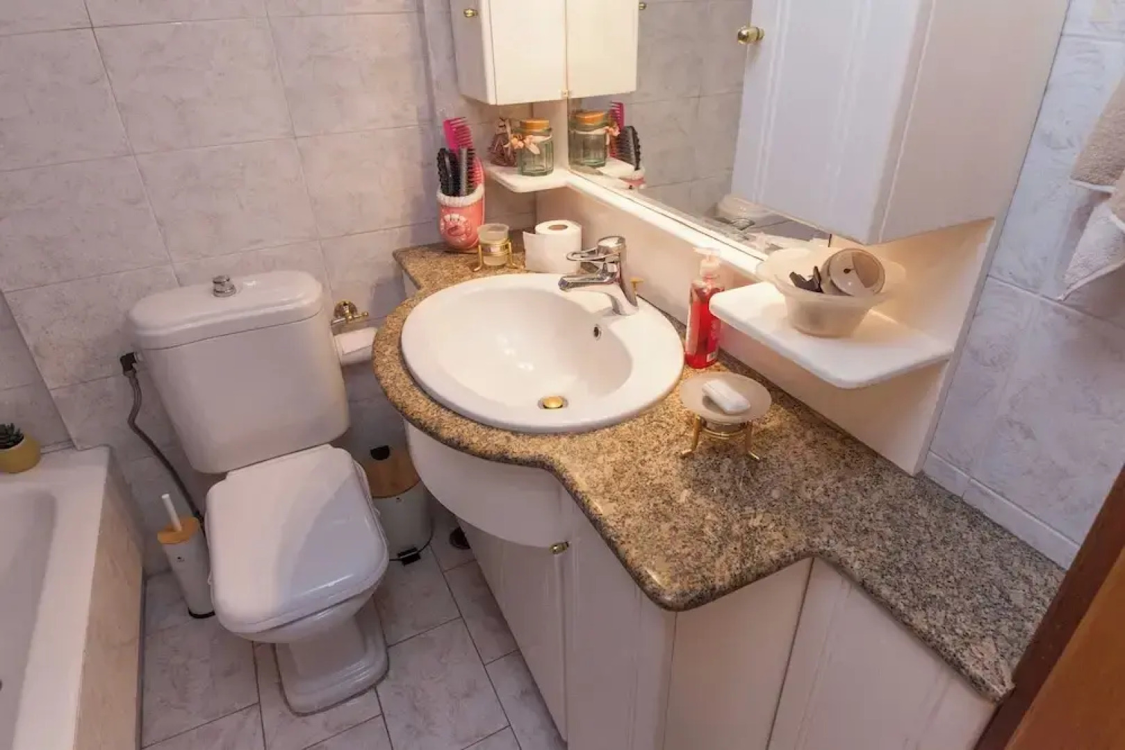 Chrisoupoli Cheerful 2 Bd Apt w Balcony