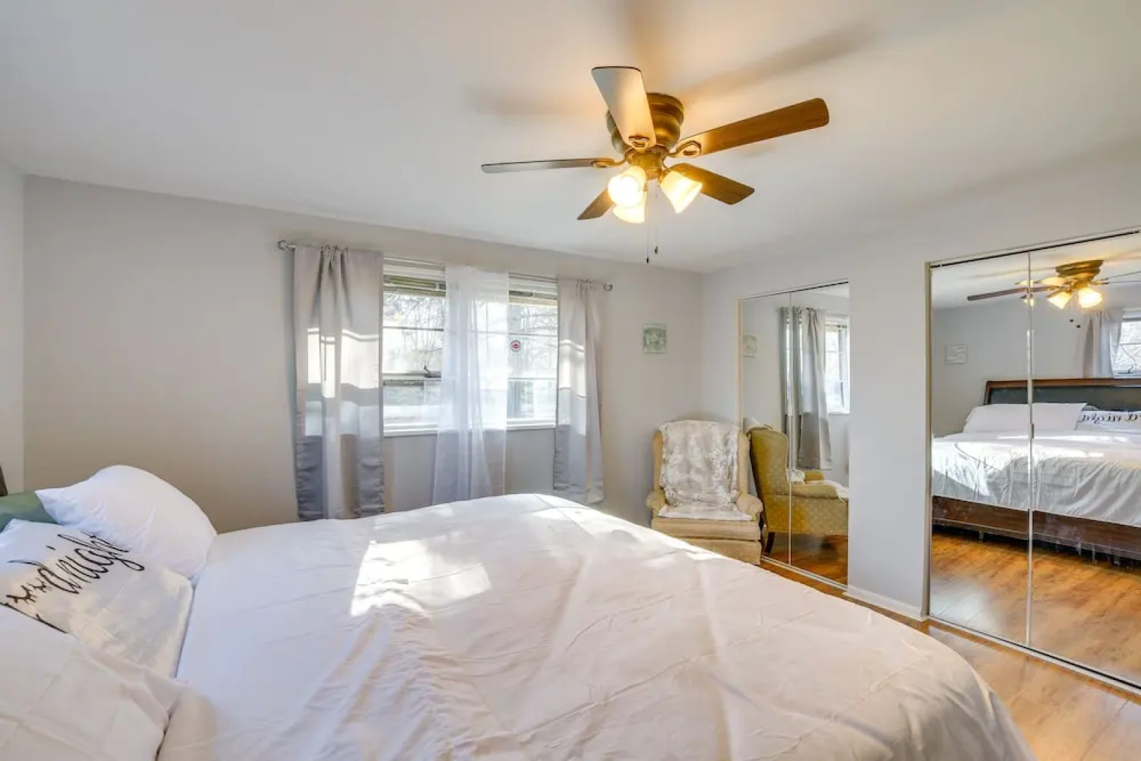 Country Club Hills Home: Walk to Rec Center!