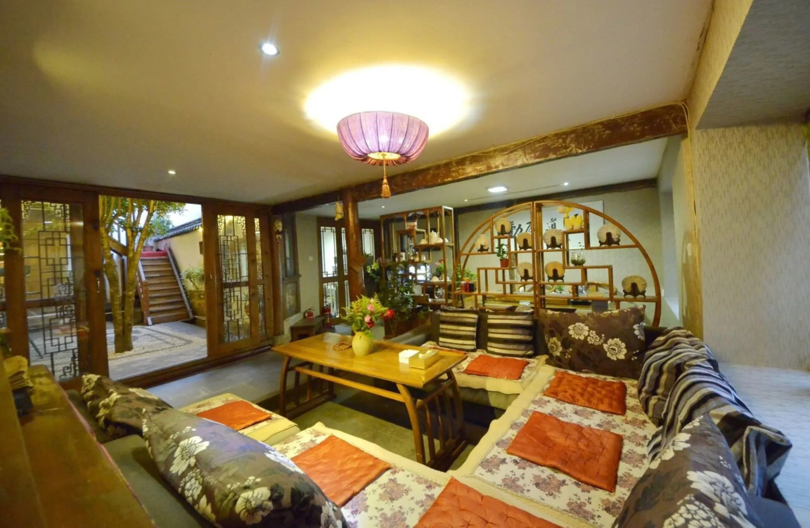 Lijiang Hua Qian Yue Xia Inn