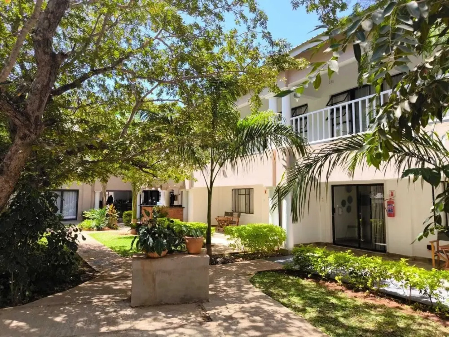 Room in Lodge - Luxury Suite 1 in Boutique Lodge With Free Savannah Adventures 4x4 City Tour