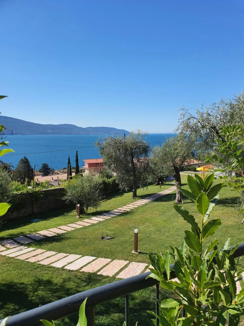 Residence Dany Appartamenti Con Cucina Vista Lago Piscina E Parcheggio