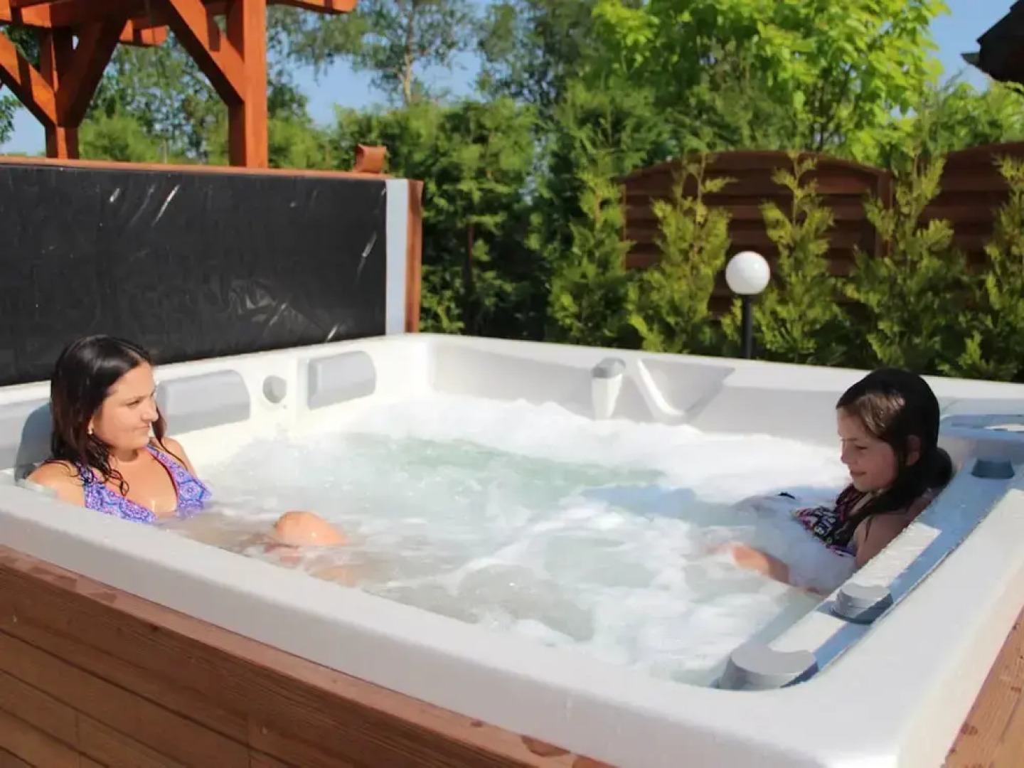 Przytulny Domek z Sauna , Jacuzzi i Basenem