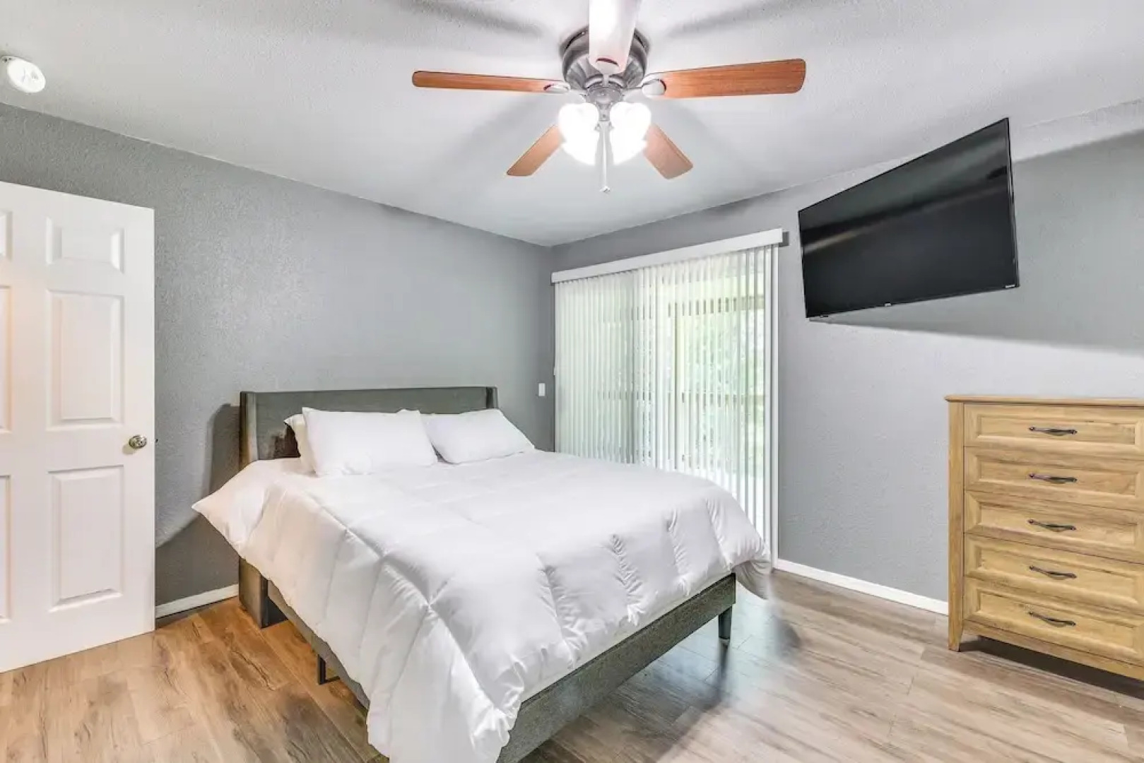 Serene Bella Vista Getaway Near Trails!