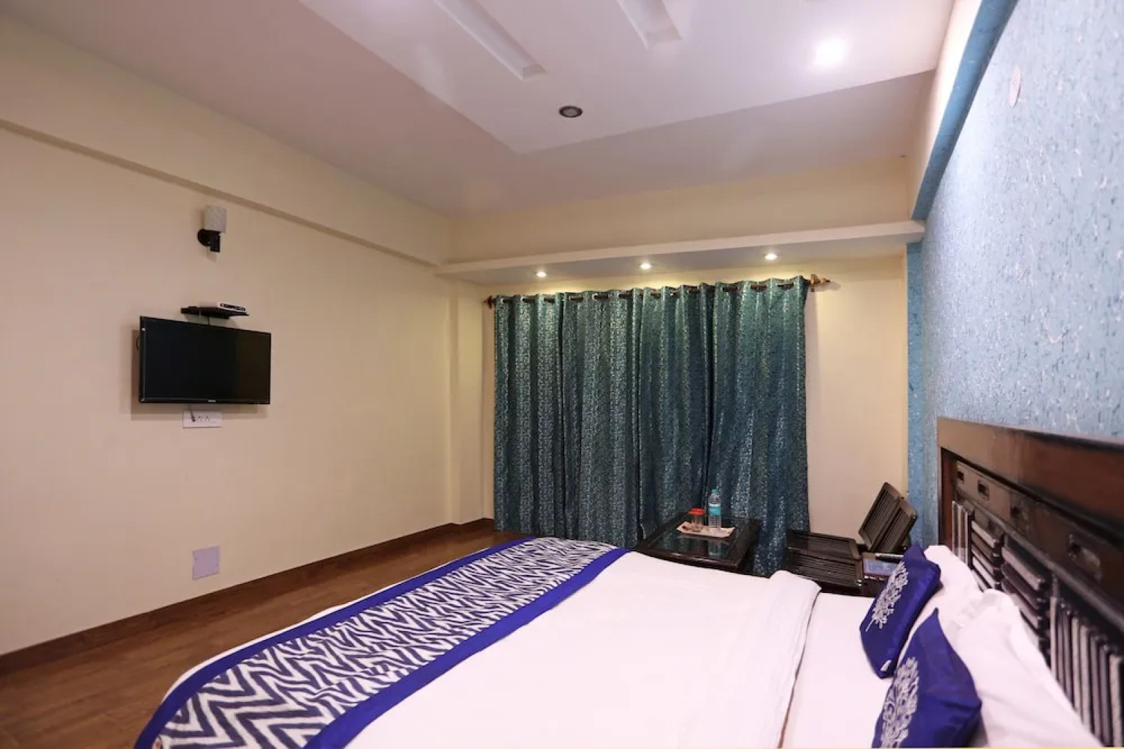 OYO 6517 Satyam International