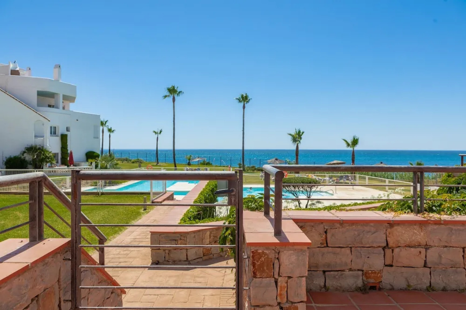 First Line House Casares del Mar