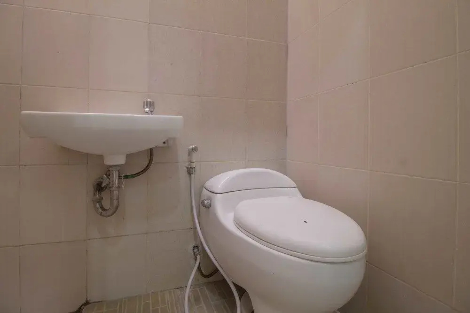 RedDoorz near Teras Kota 2