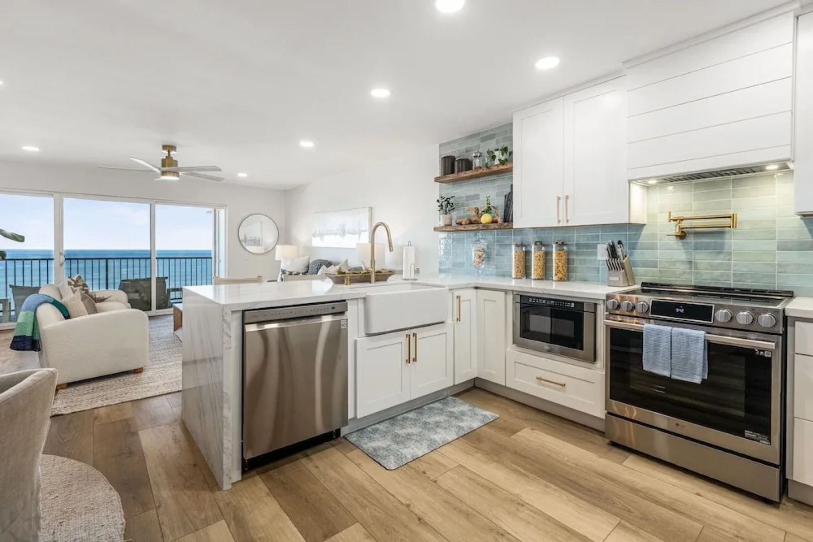 Dmbc 823b 2 Bedroom Condo by RedAwning