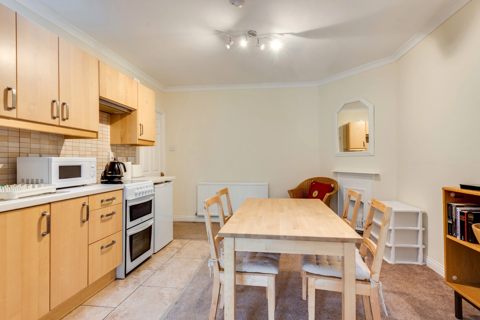 Spacious 1-Bedroom Flat with garden & free parking