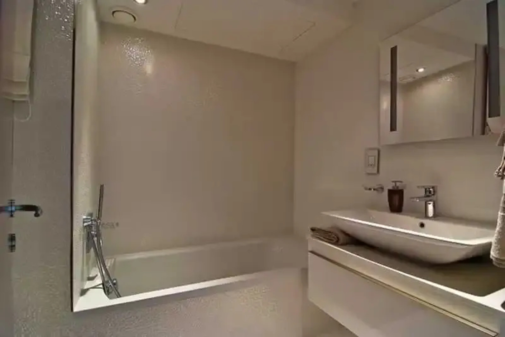 Hillock Residence Apartments