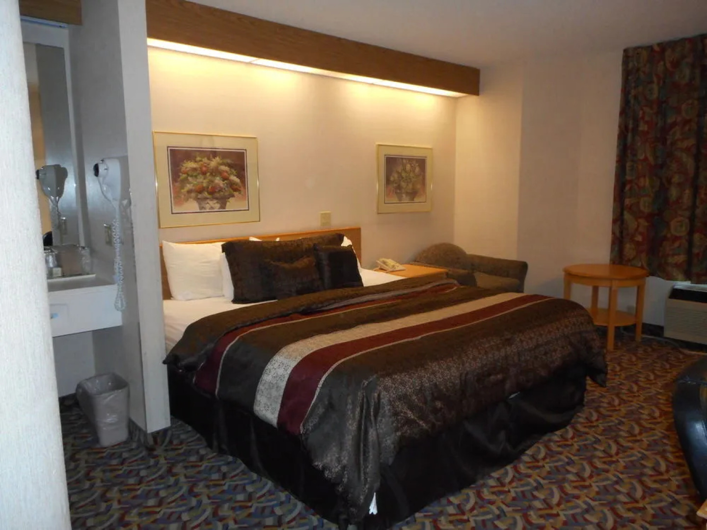 Pleasant Stay Inn & Suites