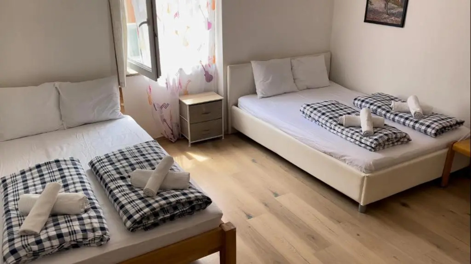 Hostel Lovely rooms in the city center of Villach, shared Bathroom, windows to corridor