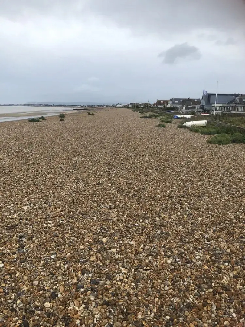 3 bed Bungalow minutes from the beach