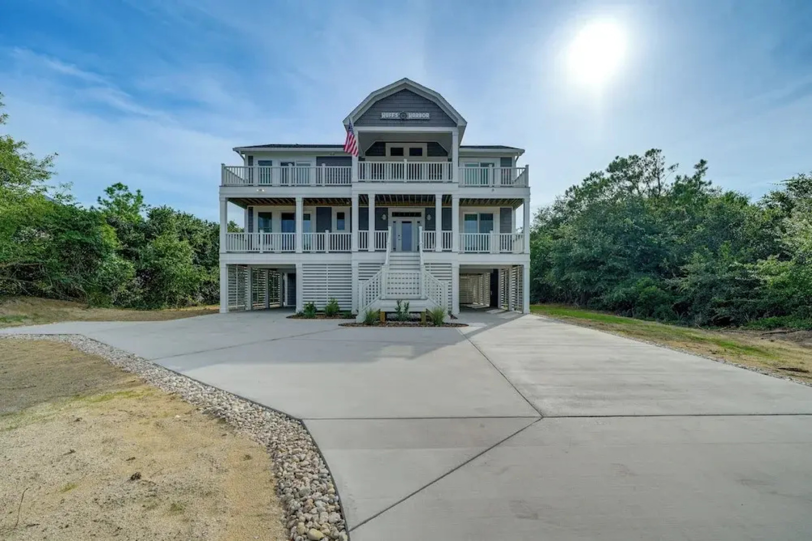 Walk to Beach: Southern Shores Retreat w/ Hot Tub