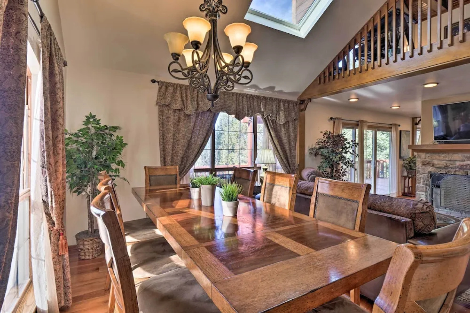 Expansive Mountain Retreat w/ Views of Pikes Peak!