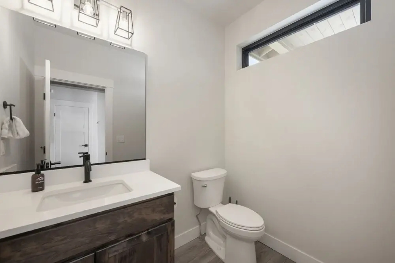 Buckhorn Cabin 4 Bedroom Cabin by RedAwning