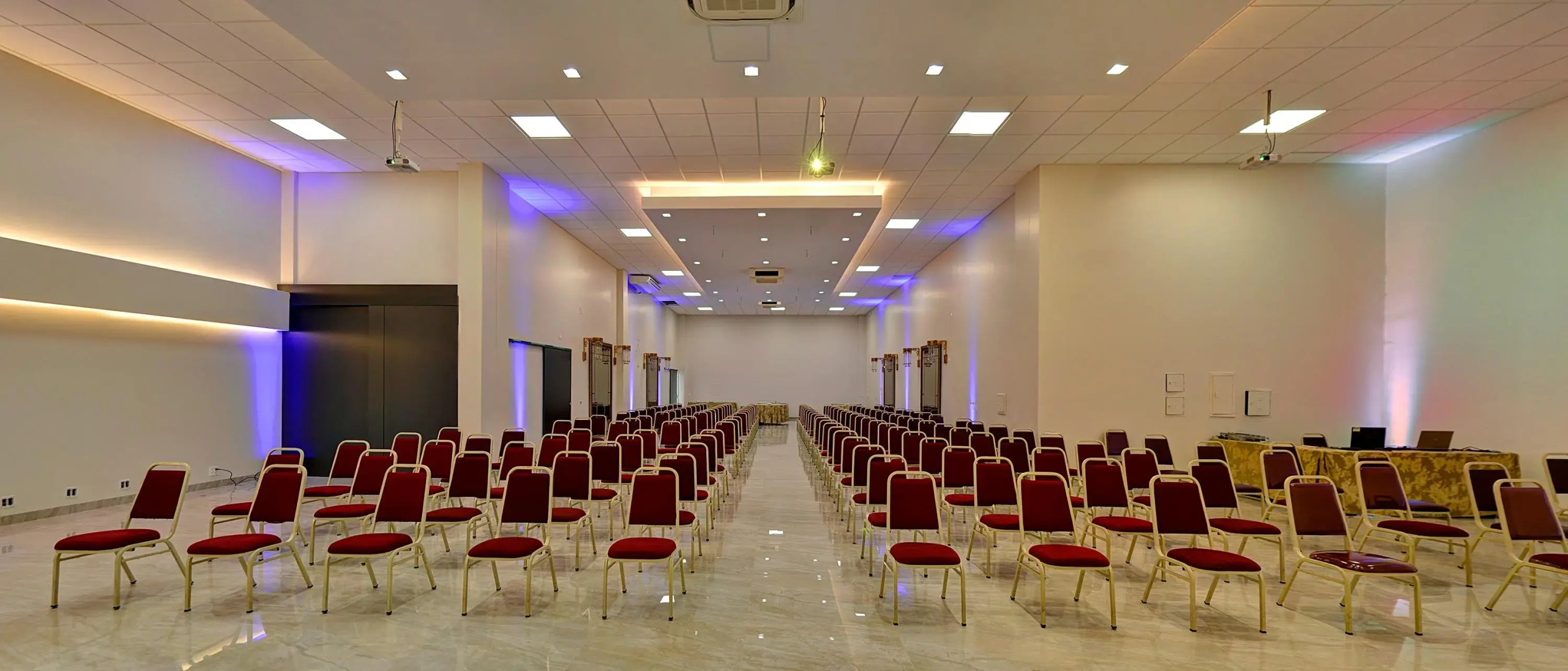 Porto Minas Hotel e Convenções