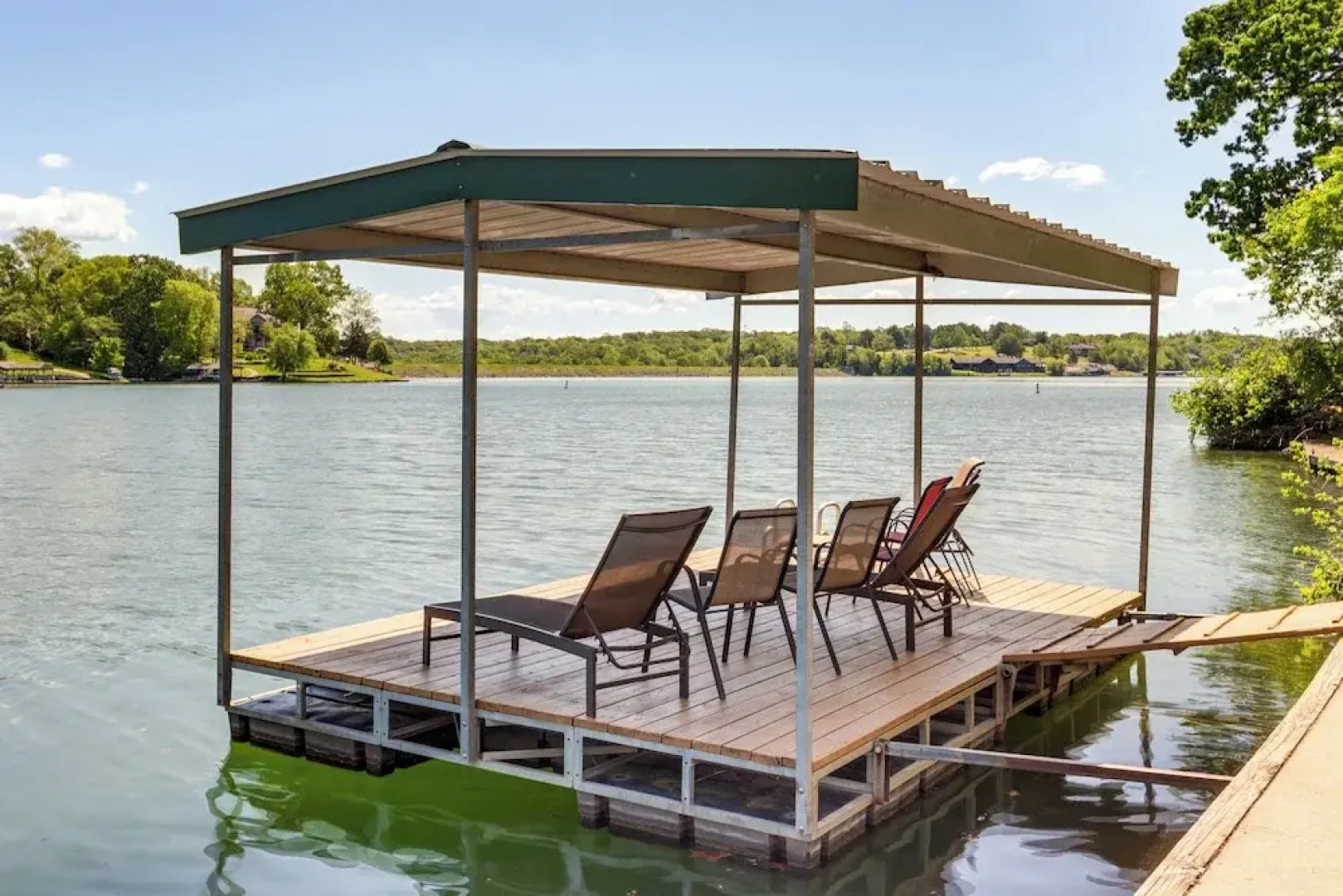 Swim & Boat Docks: Lakefront Gem in Bella Vista!