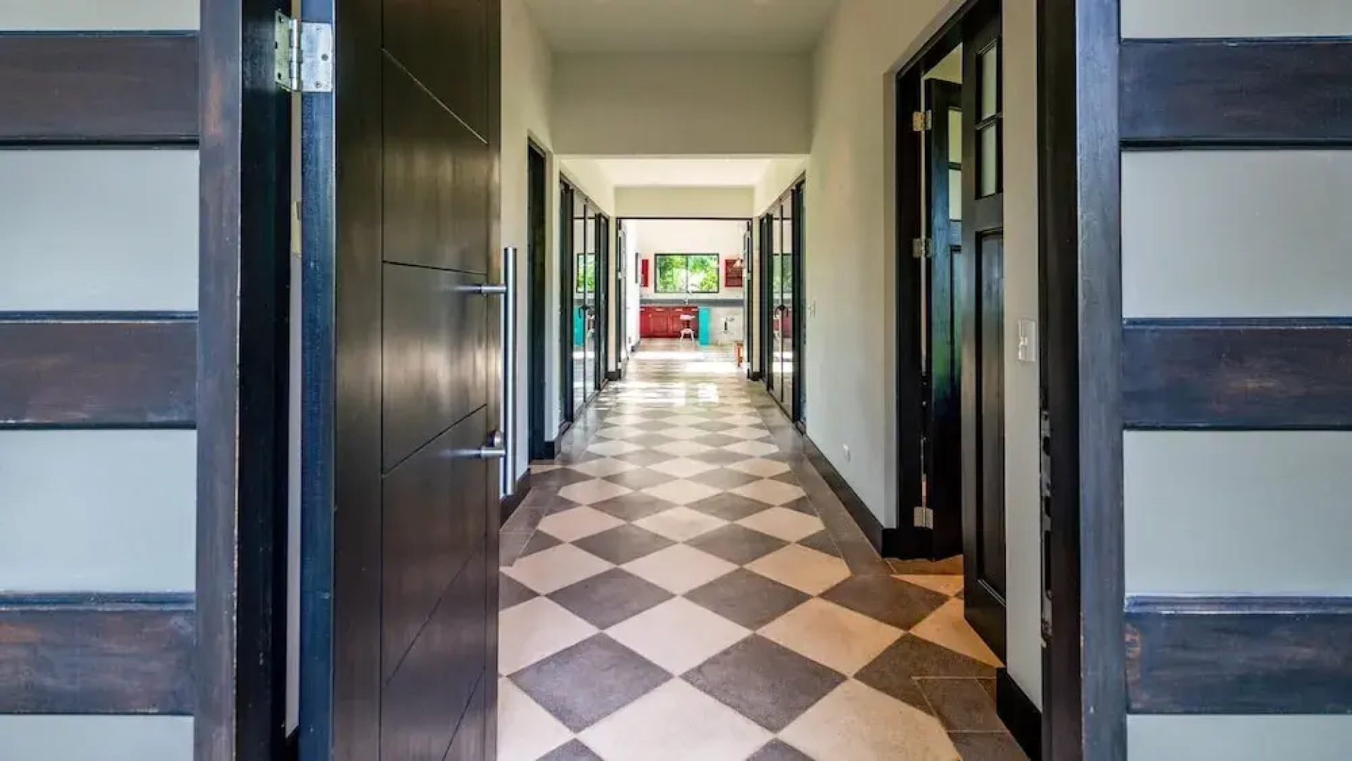Nostalgic Retro Home on Luxurious Lot with a Private Infinity Pool and Ocean Views