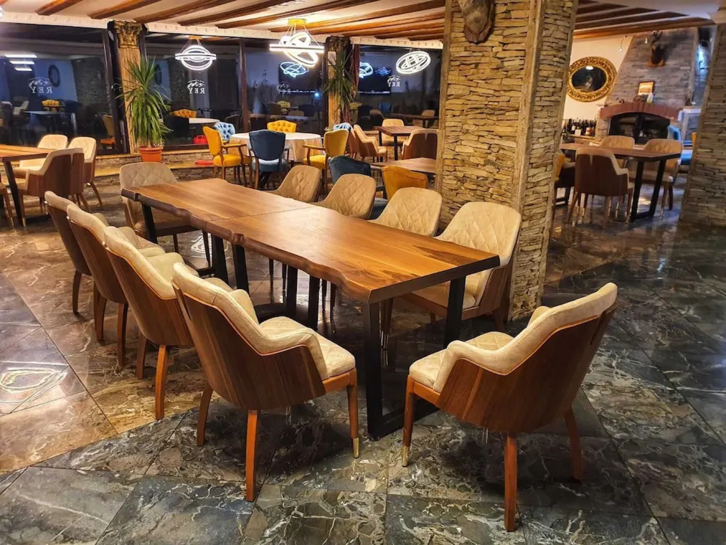 Rey Hotel & Restorant