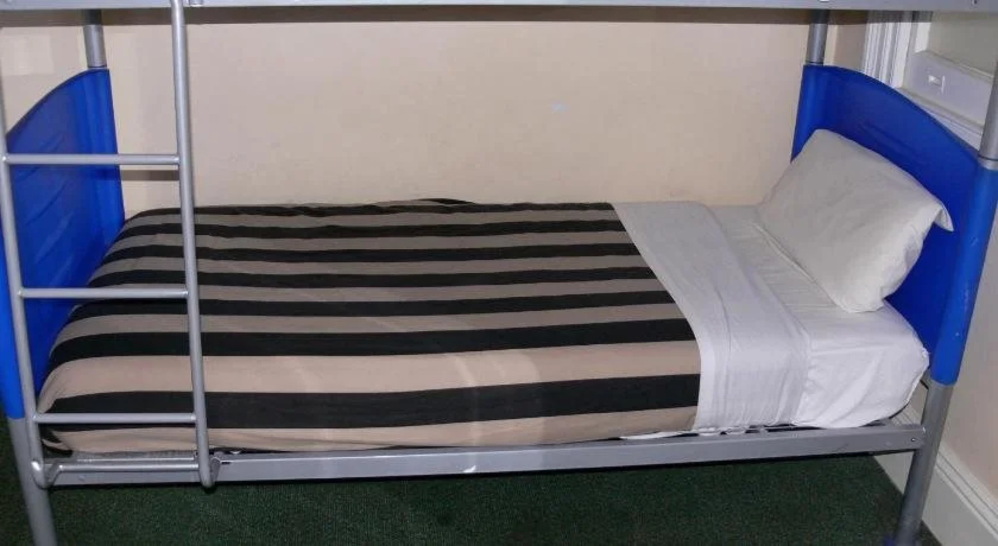 Adelaide Backpackers Inn