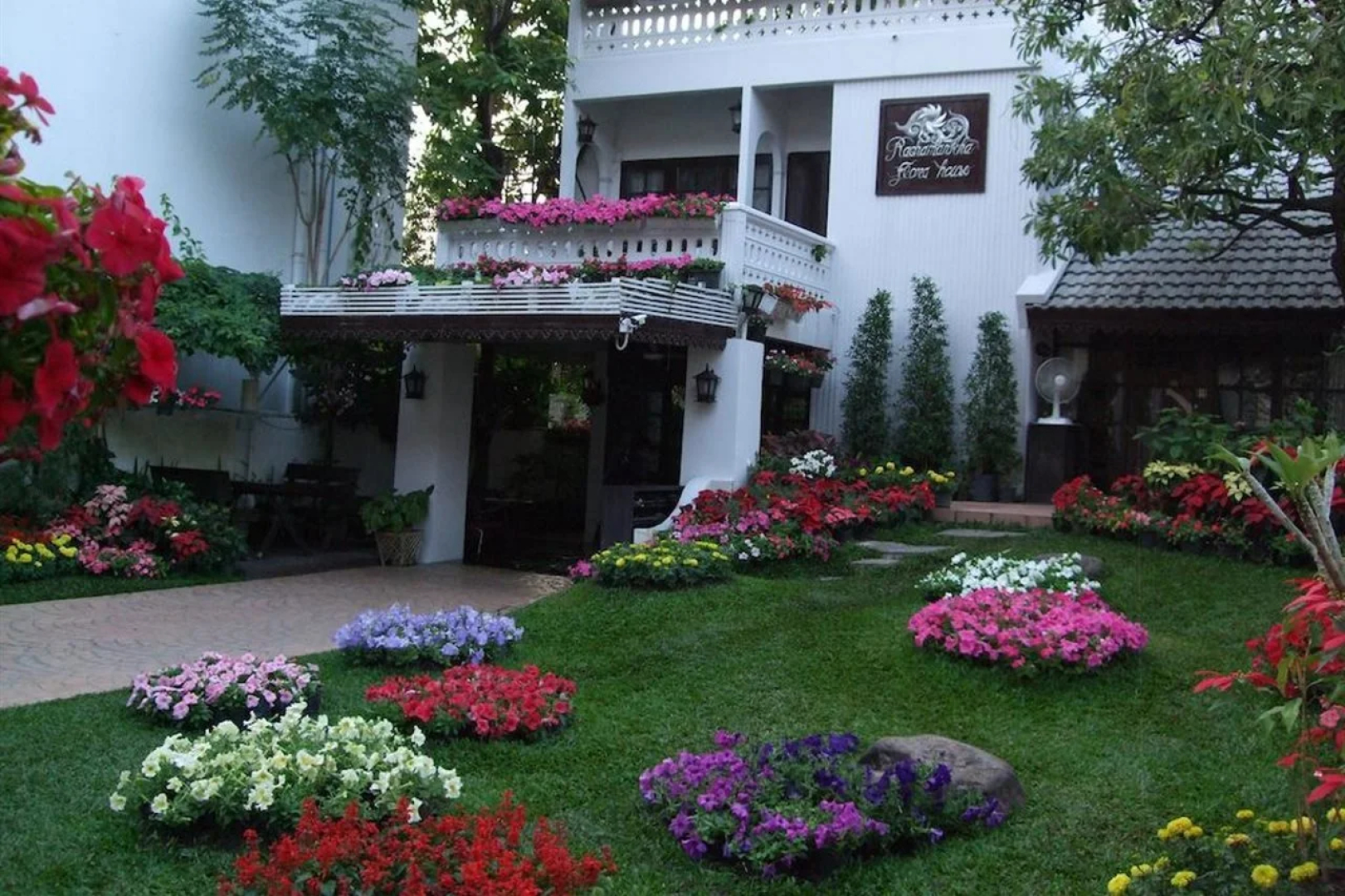 Rachamankha Flora House