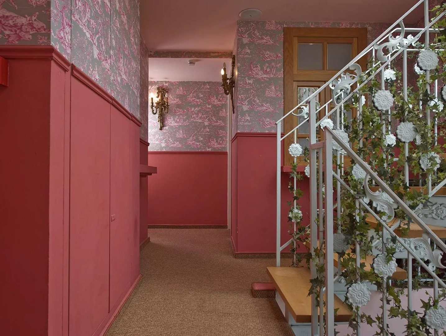 The Elliot - Adults only