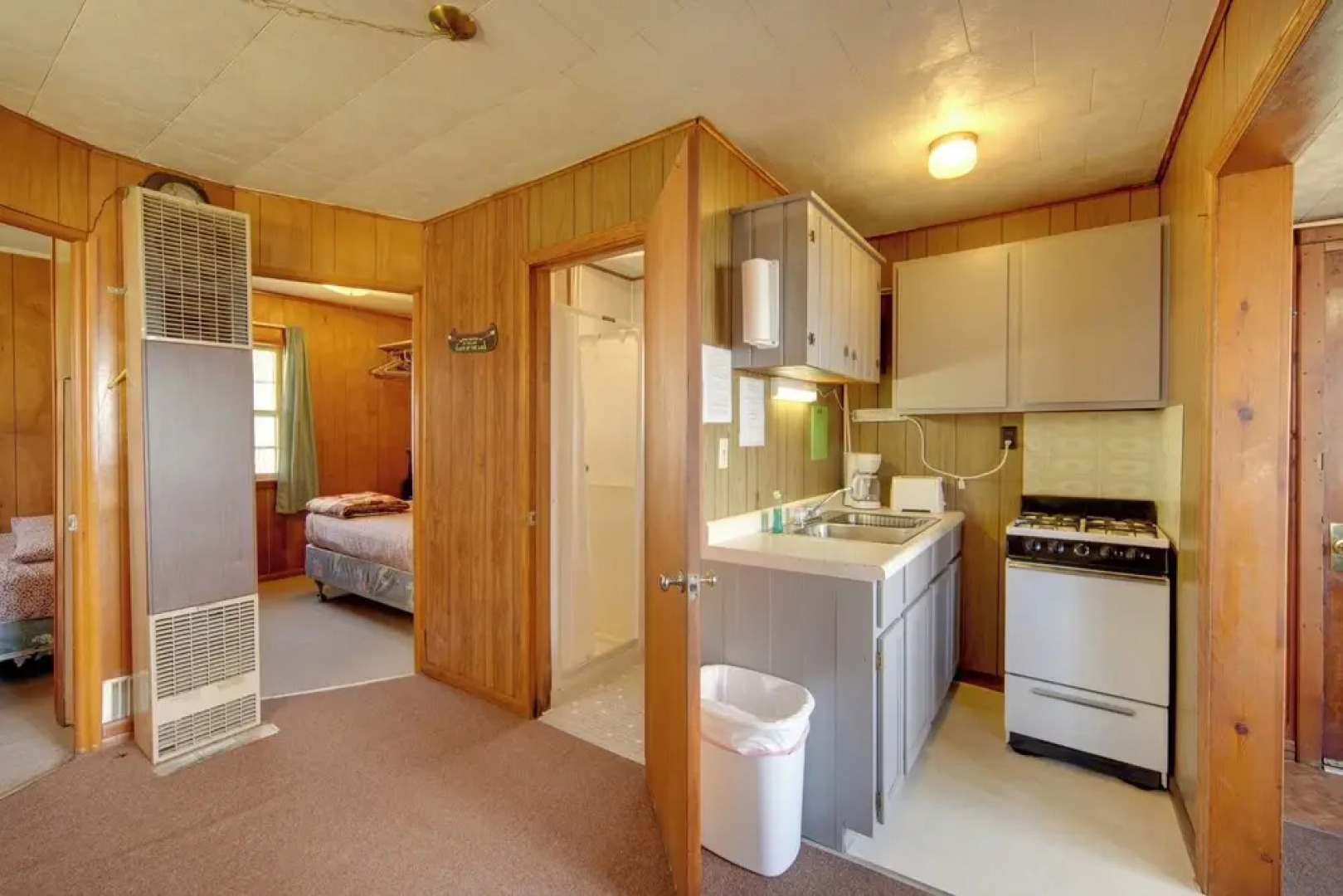 Convenient Cabin w/ Access to 3 Boat Docks!