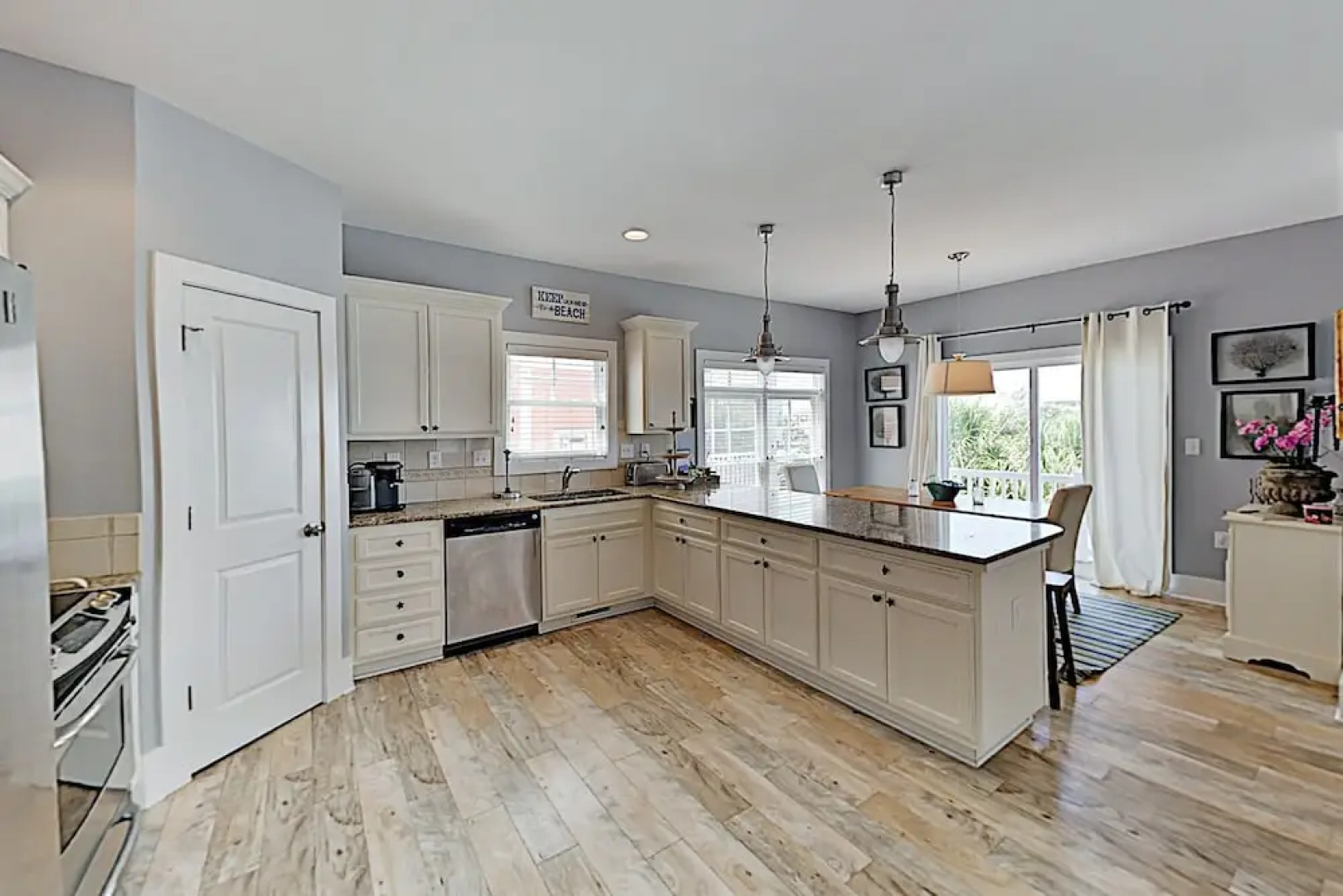 35laurst 5 Bedroom Home