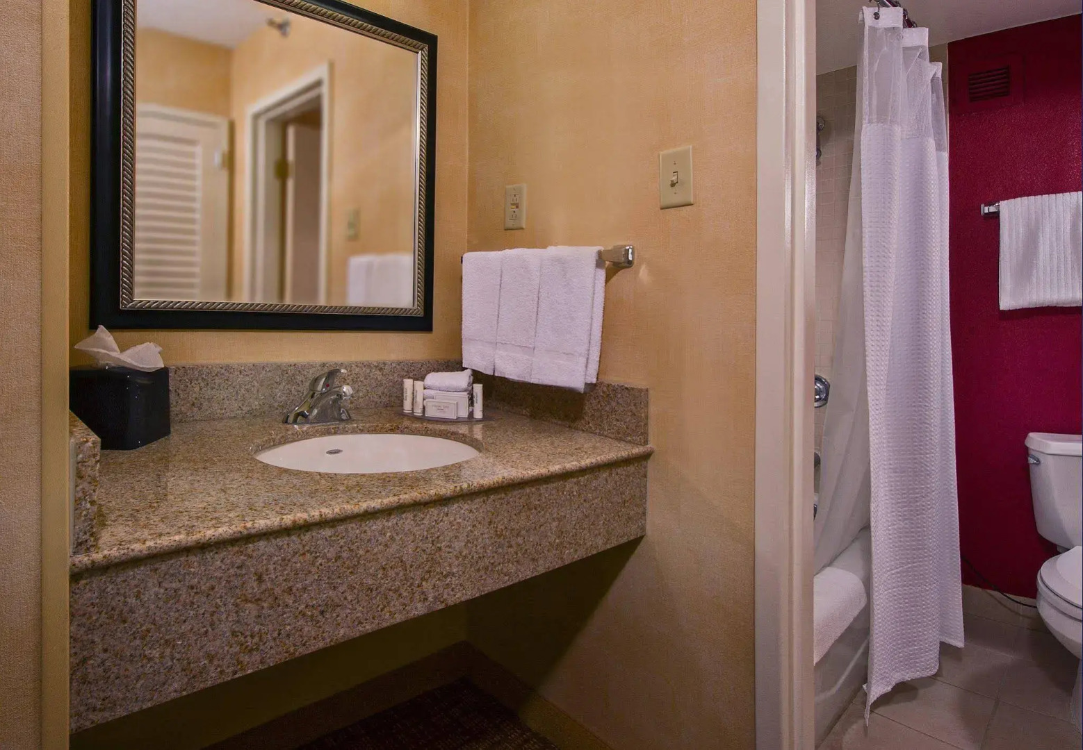 Courtyard by Marriott Richmond West