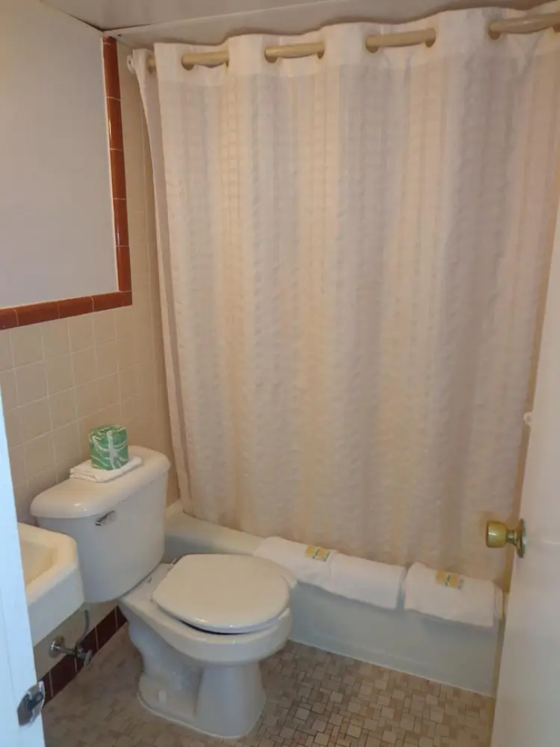 Quarterdeck Motel