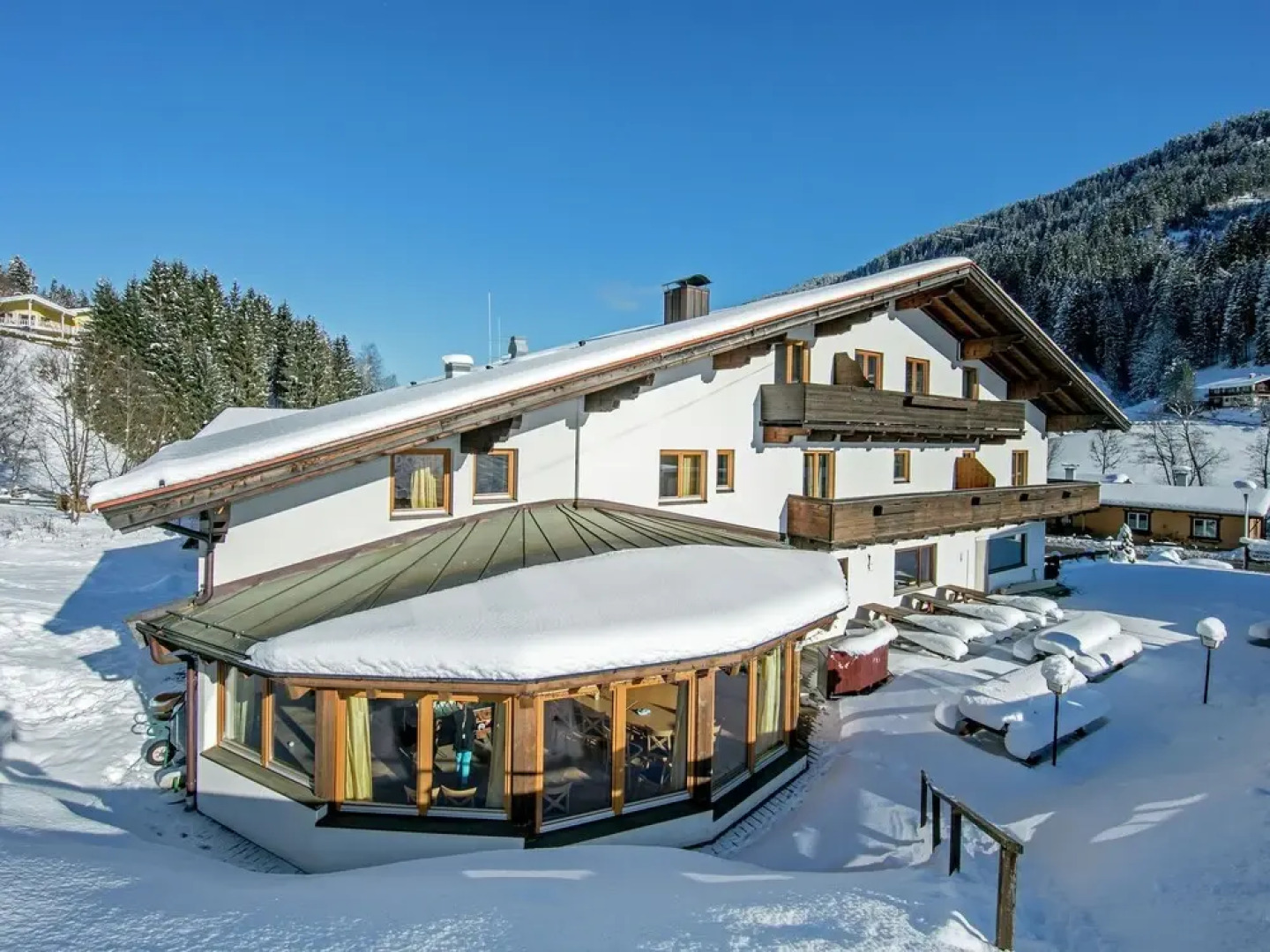 Refreshing Holiday Home With Balcony, Ski Storage, Garden